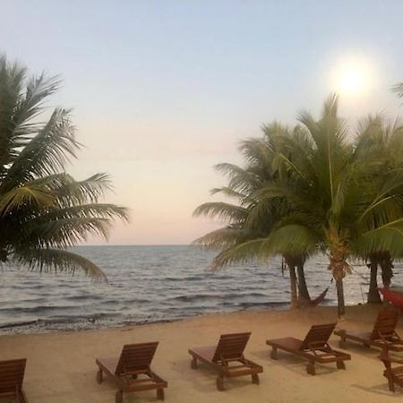 The White Horse Inn - Hopkins Village Beach Belize Buitenkant foto