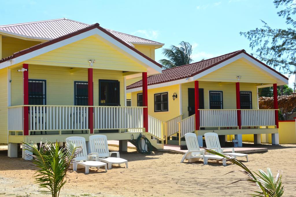 The White Horse Inn - Hopkins Village Beach Belize Buitenkant foto