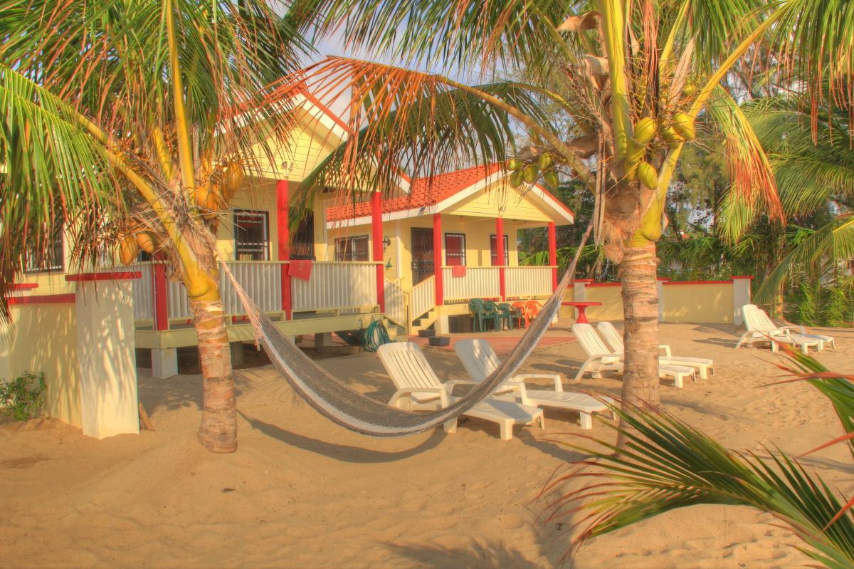 The White Horse Inn - Hopkins Village Beach Belize Buitenkant foto