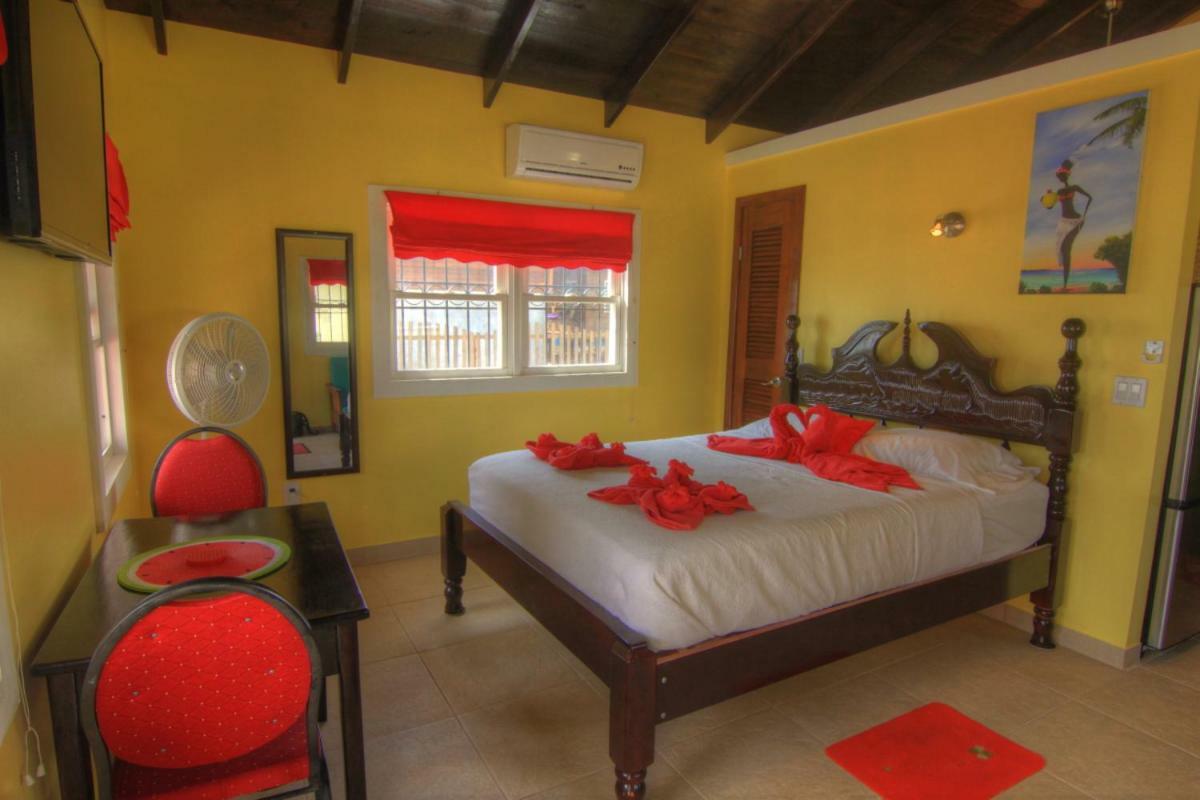 The White Horse Inn - Hopkins Village Beach Belize Buitenkant foto
