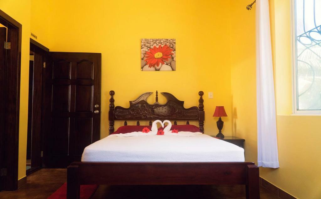 The White Horse Inn - Hopkins Village Beach Belize Buitenkant foto