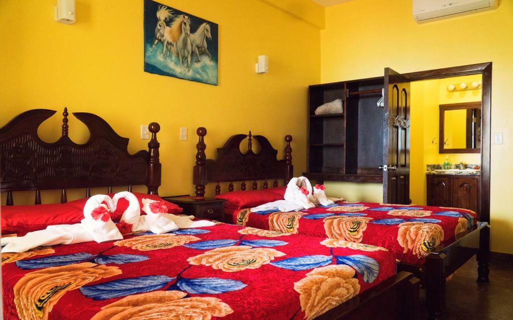 The White Horse Inn - Hopkins Village Beach Belize Buitenkant foto