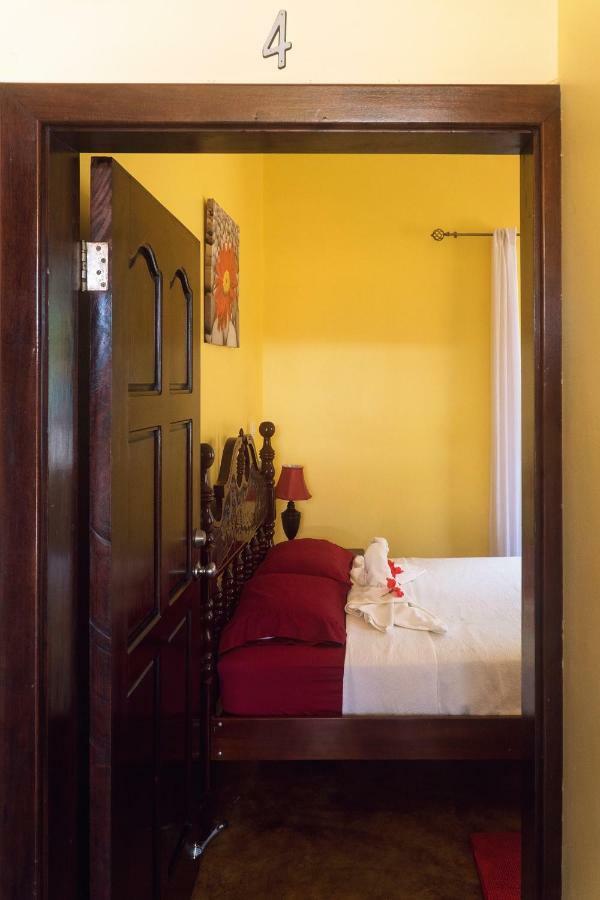 The White Horse Inn - Hopkins Village Beach Belize Buitenkant foto