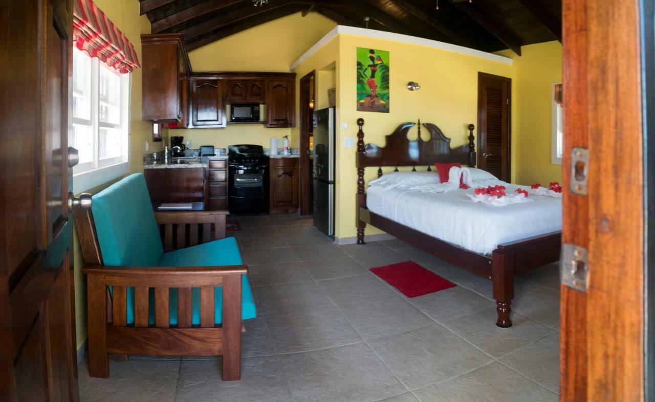The White Horse Inn - Hopkins Village Beach Belize Buitenkant foto